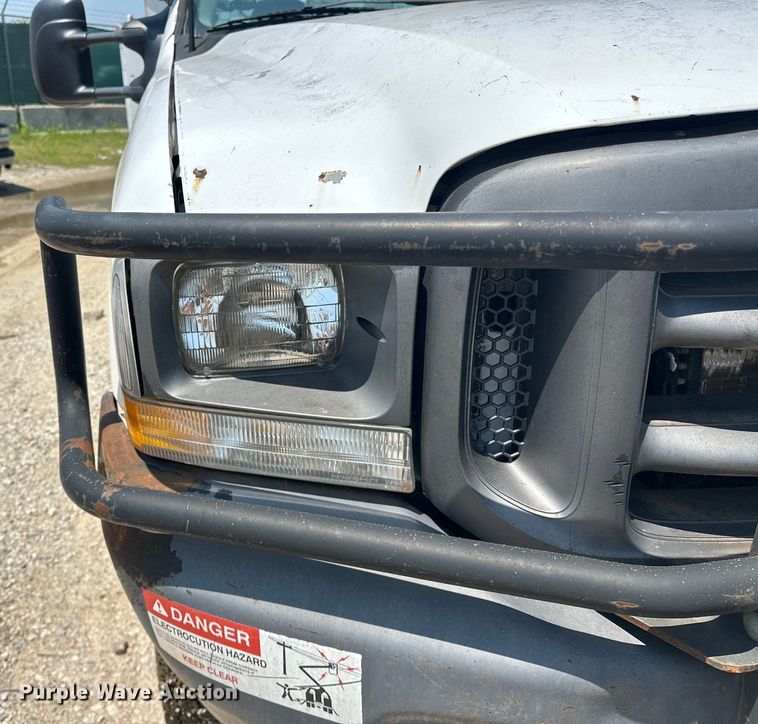 image for item NR9910 2003 Ford F350 Super Duty bucket truck