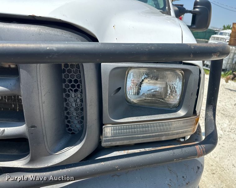 image for item NR9910 2003 Ford F350 Super Duty bucket truck