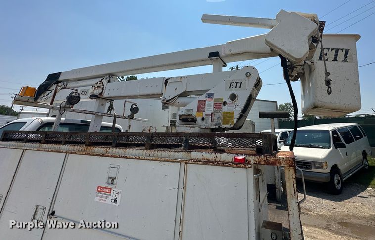 image for item NR9910 2003 Ford F350 Super Duty bucket truck