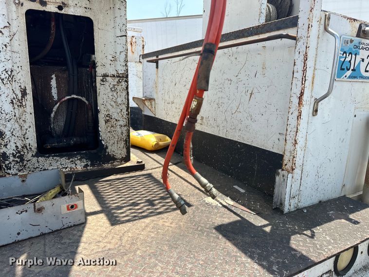 image for item NR9910 2003 Ford F350 Super Duty bucket truck