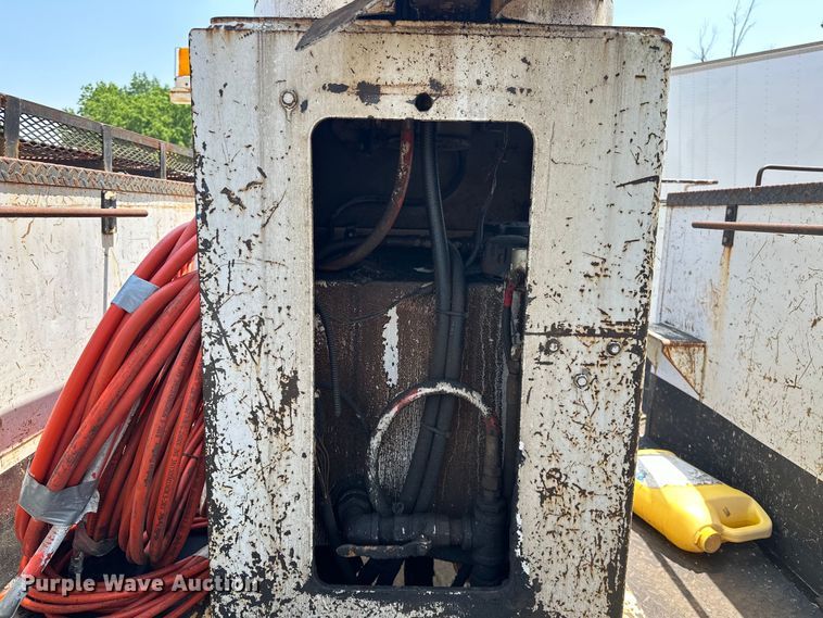 image for item NR9910 2003 Ford F350 Super Duty bucket truck