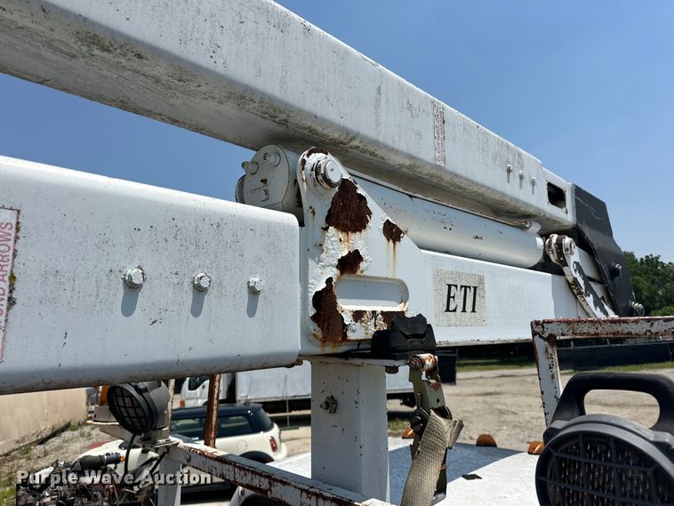 image for item NR9910 2003 Ford F350 Super Duty bucket truck