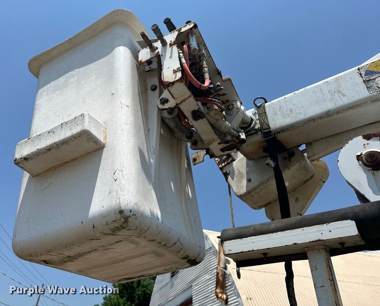 image for item NR9910 2003 Ford F350 Super Duty bucket truck