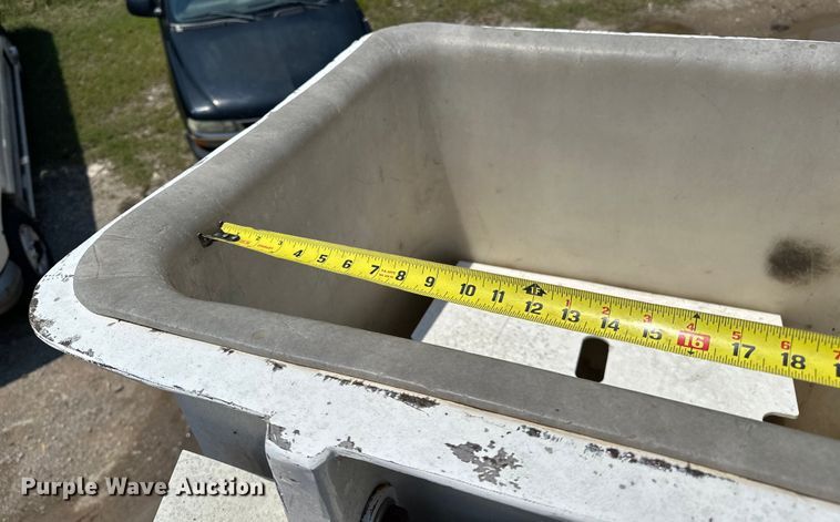 image for item NR9910 2003 Ford F350 Super Duty bucket truck