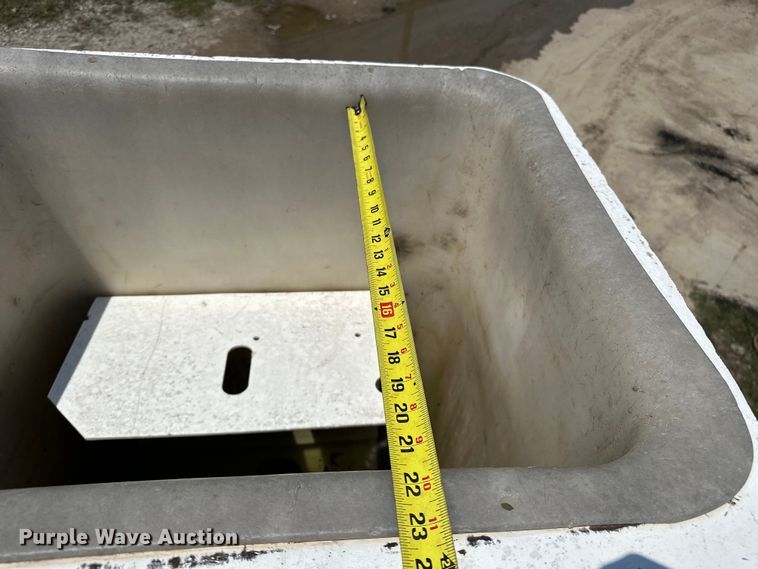 image for item NR9910 2003 Ford F350 Super Duty bucket truck