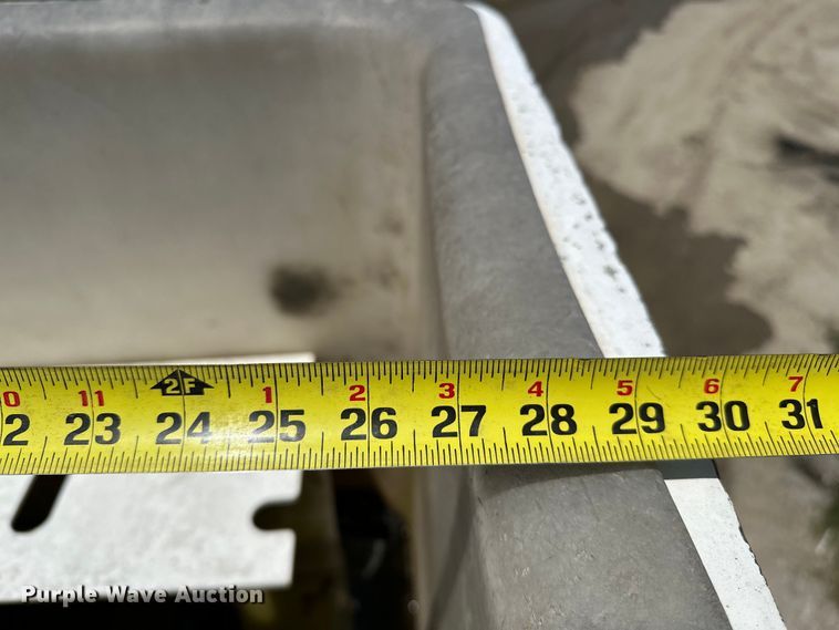 image for item NR9910 2003 Ford F350 Super Duty bucket truck