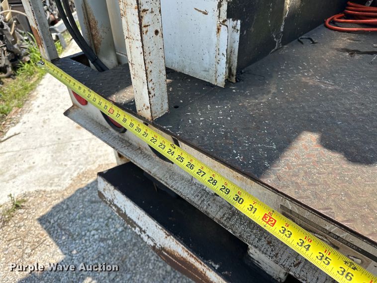 image for item NR9910 2003 Ford F350 Super Duty bucket truck