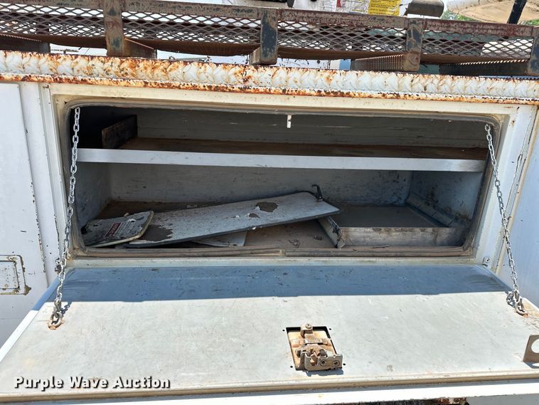 image for item NR9910 2003 Ford F350 Super Duty bucket truck