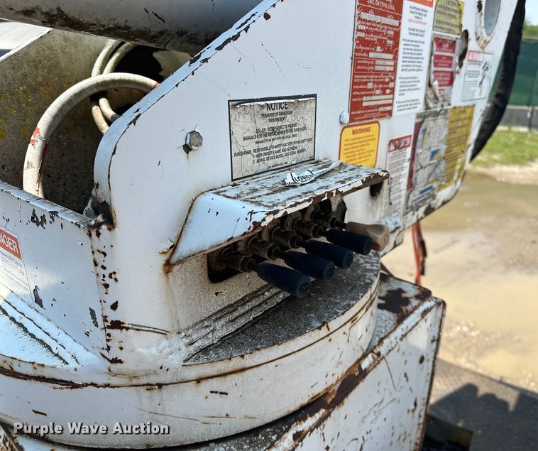 image for item NR9910 2003 Ford F350 Super Duty bucket truck