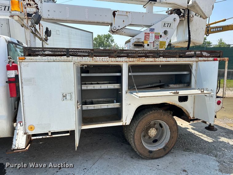 image for item NR9910 2003 Ford F350 Super Duty bucket truck