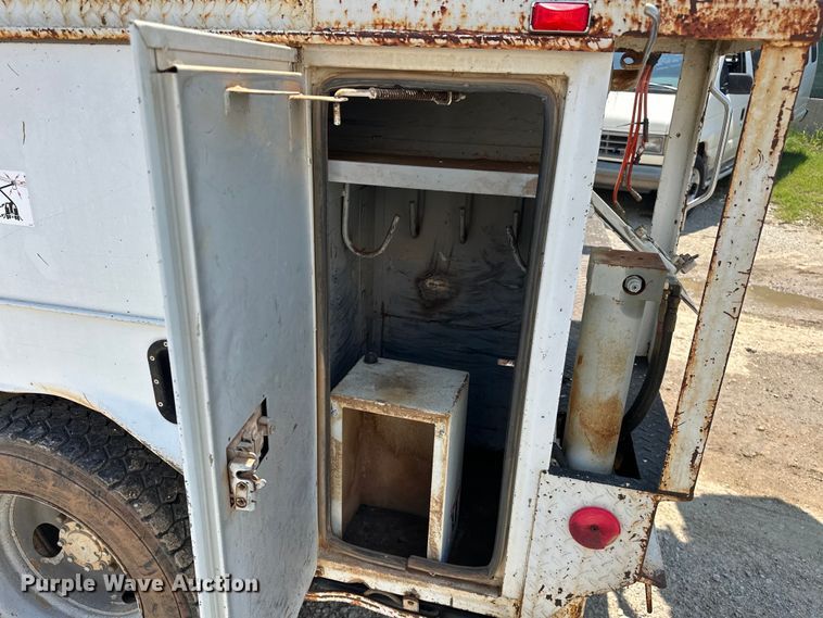 image for item NR9910 2003 Ford F350 Super Duty bucket truck