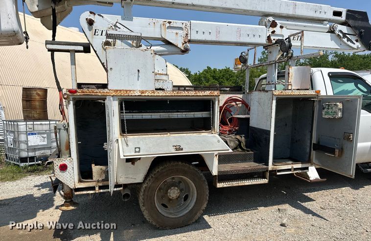 image for item NR9910 2003 Ford F350 Super Duty bucket truck