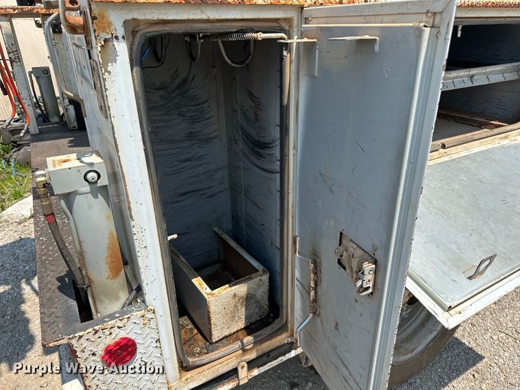 image for item NR9910 2003 Ford F350 Super Duty bucket truck