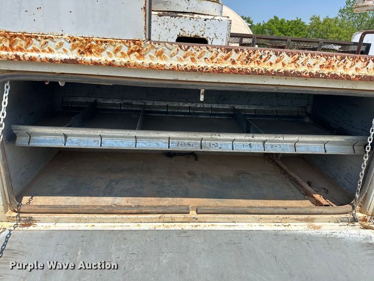 image for item NR9910 2003 Ford F350 Super Duty bucket truck