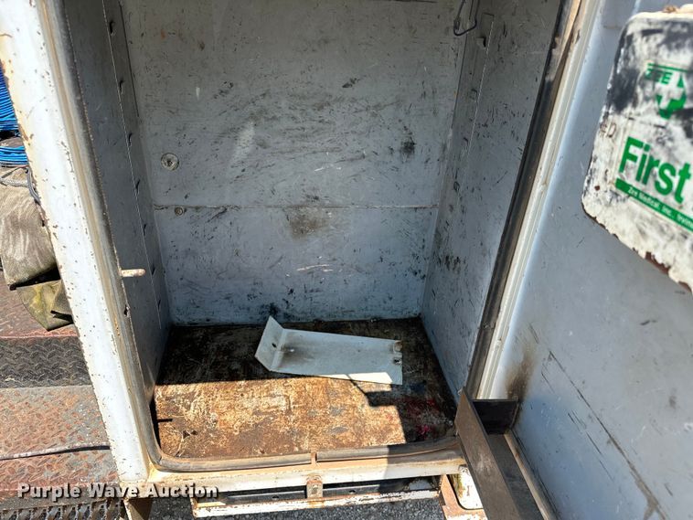 image for item NR9910 2003 Ford F350 Super Duty bucket truck