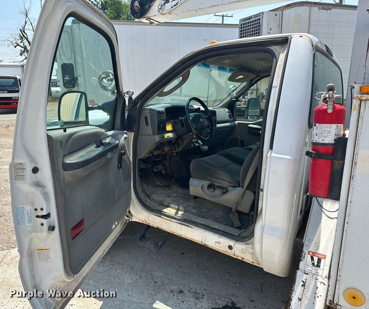 image for item NR9910 2003 Ford F350 Super Duty bucket truck