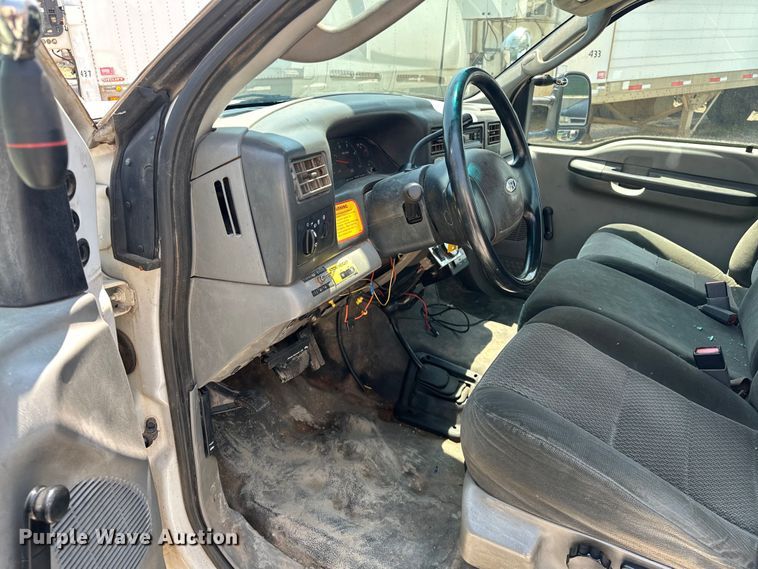 image for item NR9910 2003 Ford F350 Super Duty bucket truck