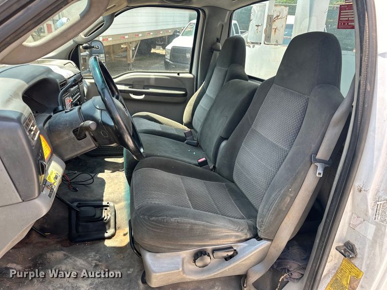 image for item NR9910 2003 Ford F350 Super Duty bucket truck