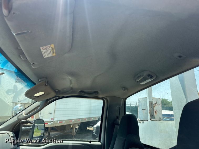 image for item NR9910 2003 Ford F350 Super Duty bucket truck