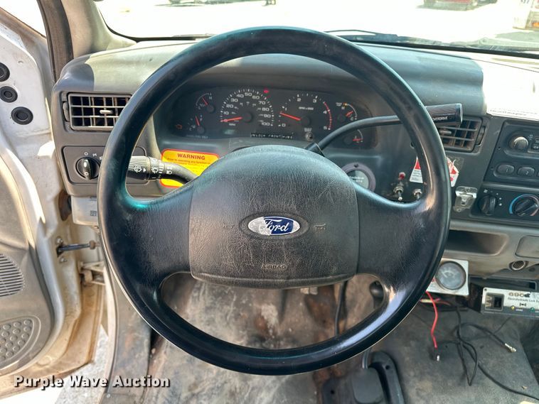 image for item NR9910 2003 Ford F350 Super Duty bucket truck