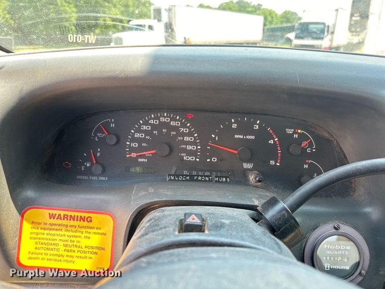 image for item NR9910 2003 Ford F350 Super Duty bucket truck