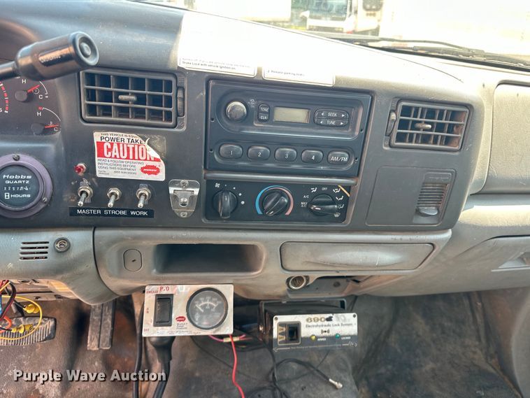 image for item NR9910 2003 Ford F350 Super Duty bucket truck