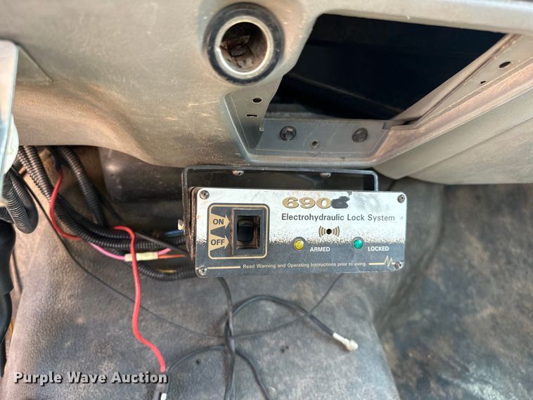 image for item NR9910 2003 Ford F350 Super Duty bucket truck