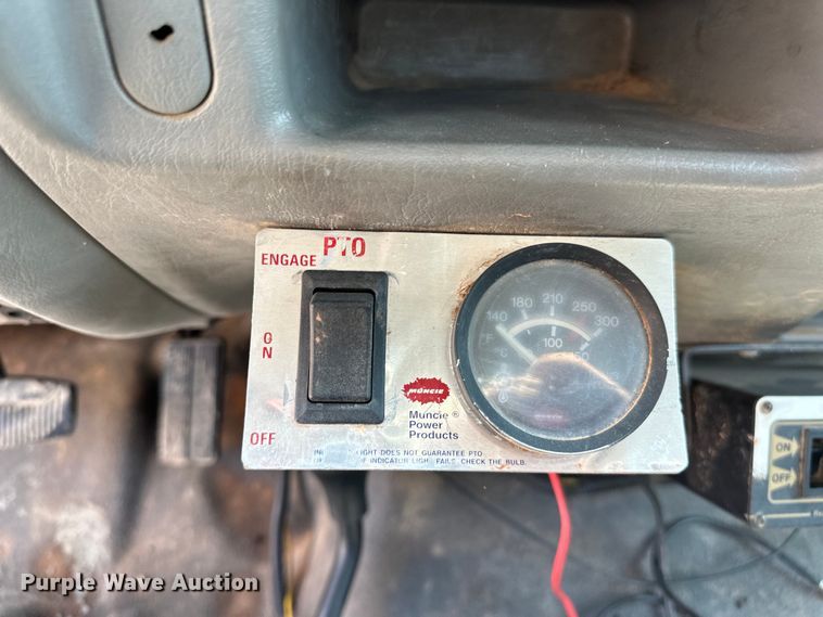 image for item NR9910 2003 Ford F350 Super Duty bucket truck