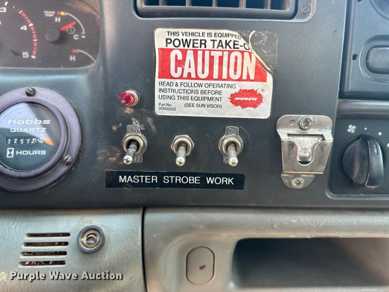 image for item NR9910 2003 Ford F350 Super Duty bucket truck