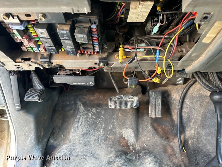 image for item NR9910 2003 Ford F350 Super Duty bucket truck