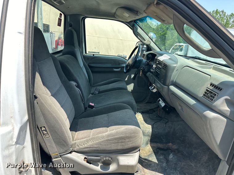 image for item NR9910 2003 Ford F350 Super Duty bucket truck