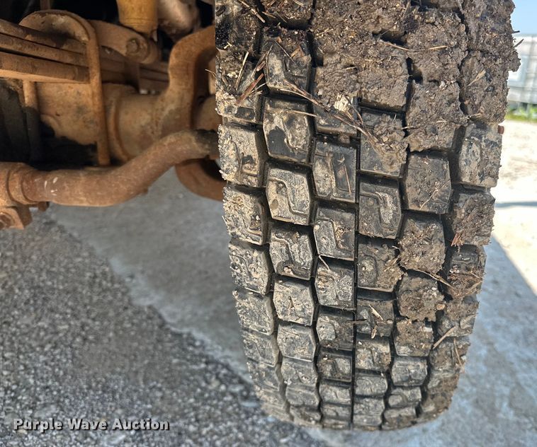 image for item NR9910 2003 Ford F350 Super Duty bucket truck