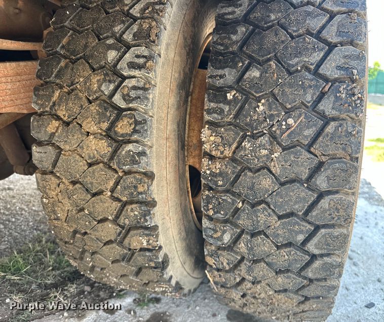 image for item NR9910 2003 Ford F350 Super Duty bucket truck