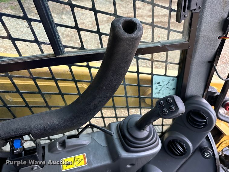 image for item NR9977 2018 Caterpillar  259D tracked skid steer loader