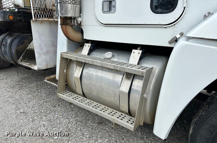 image for item NR9978 1992 Freightliner  FLD crane truck