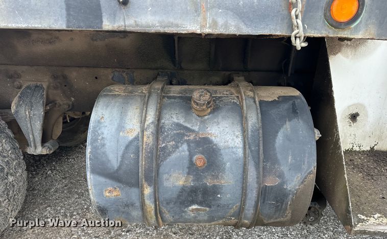 image for item NR9978 1992 Freightliner  FLD crane truck