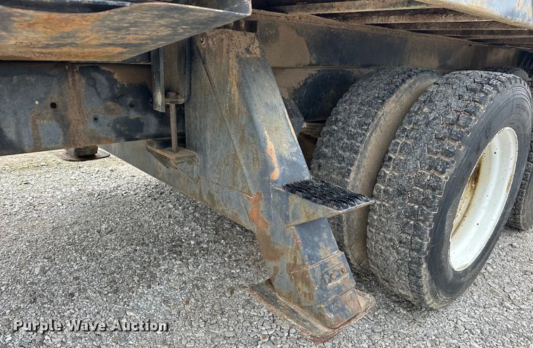 image for item NR9978 1992 Freightliner  FLD crane truck