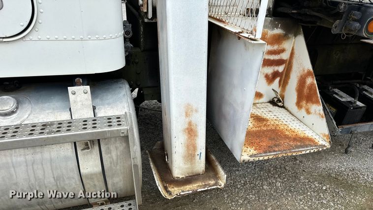 image for item NR9978 1992 Freightliner  FLD crane truck