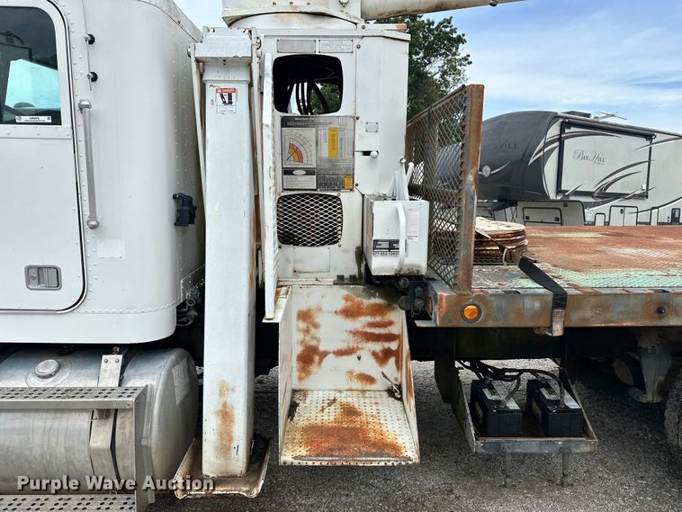 image for item NR9978 1992 Freightliner  FLD crane truck