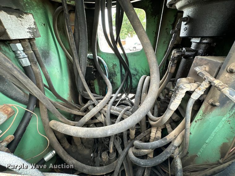 image for item NR9978 1992 Freightliner  FLD crane truck