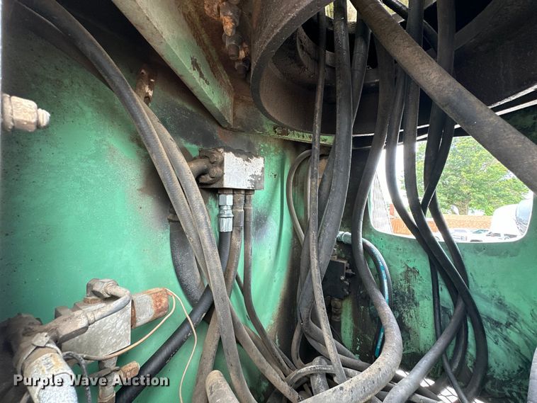 image for item NR9978 1992 Freightliner  FLD crane truck