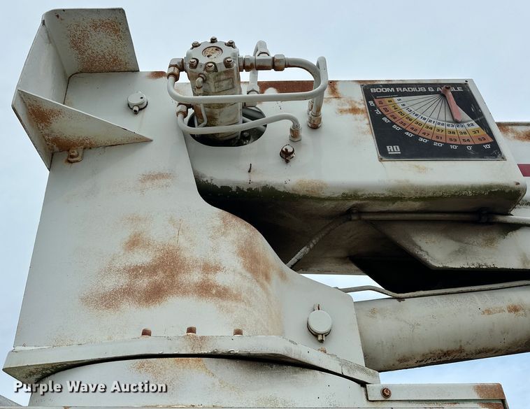 image for item NR9978 1992 Freightliner  FLD crane truck