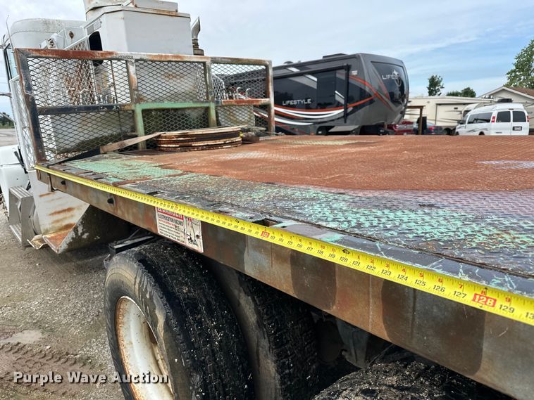 image for item NR9978 1992 Freightliner  FLD crane truck