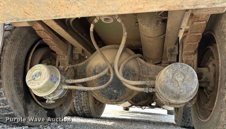 image for item NR9978 1992 Freightliner  FLD crane truck