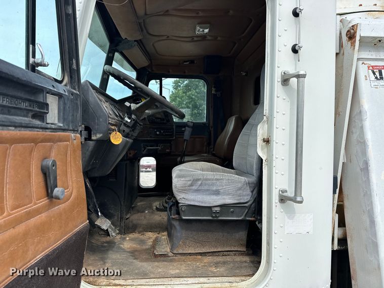 image for item NR9978 1992 Freightliner  FLD crane truck