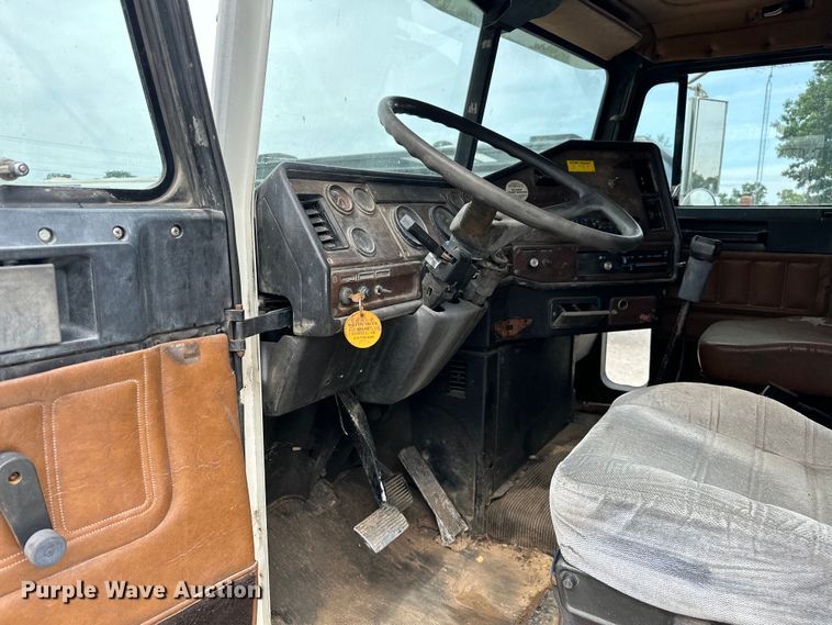 image for item NR9978 1992 Freightliner  FLD crane truck