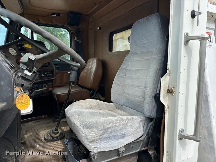 image for item NR9978 1992 Freightliner  FLD crane truck