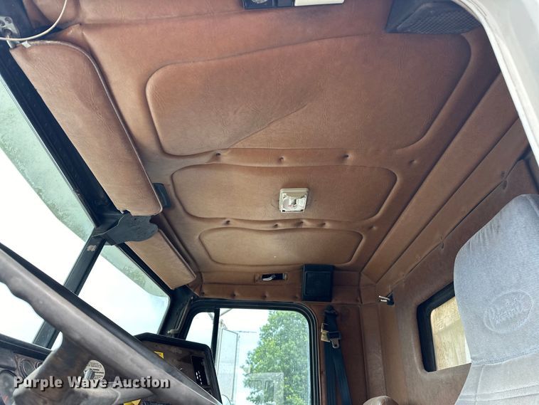 image for item NR9978 1992 Freightliner  FLD crane truck