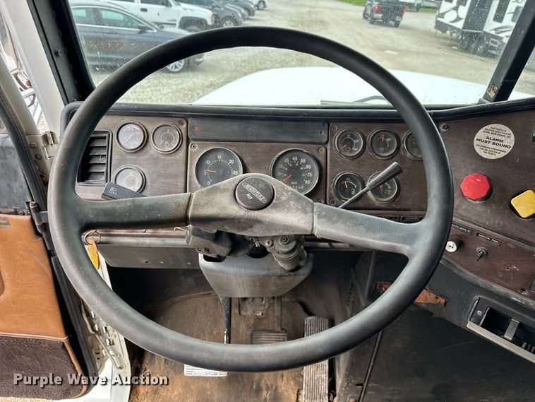 image for item NR9978 1992 Freightliner  FLD crane truck