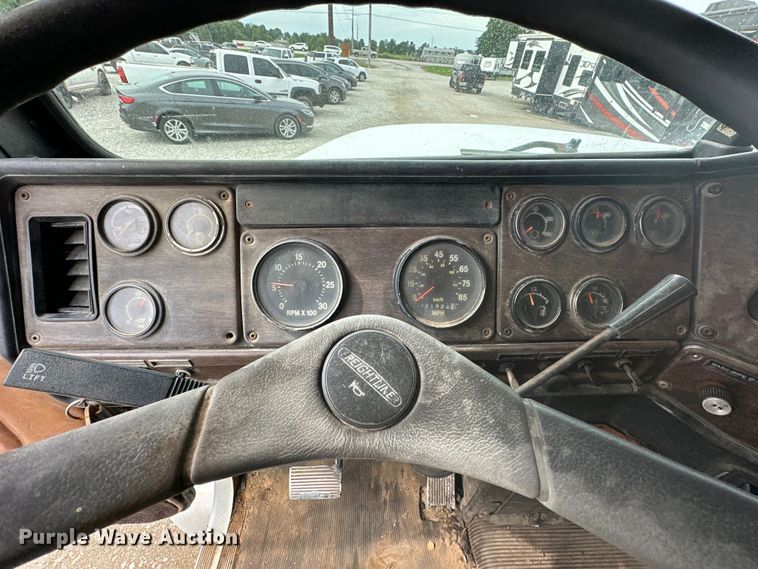 image for item NR9978 1992 Freightliner  FLD crane truck